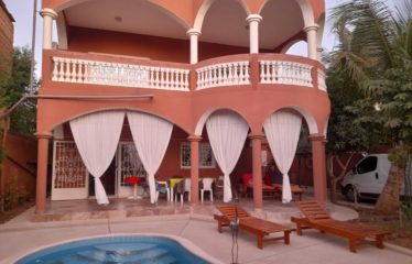 NGAPAROU : Charmante villa R+2 proche de la mer à vendre