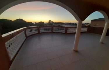 NGAPAROU : Charmante villa R+2 proche de la mer à vendre