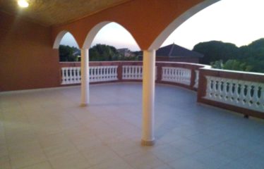 NGAPAROU : Charmante villa R+2 proche de la mer à vendre