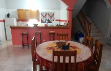 NGAPAROU : Charmante villa R+2 proche de la mer à vendre