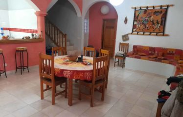 NGAPAROU : Charmante villa R+2 proche de la mer à vendre