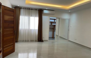 DAKAR MERMOZ : Appartement F4 meublé à louer