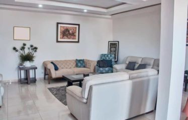 DAKAR ALMADIES : Villa R+2 à vendre