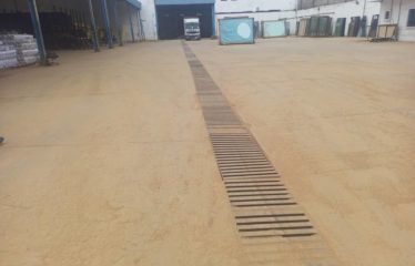 DAKAR CAMBERENE : Entrepôt Hangar de 3000 m² à louer