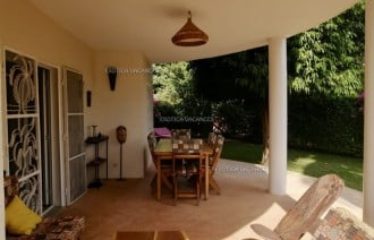 SALY : Villa restaurée à vendre en résidence bord de plage