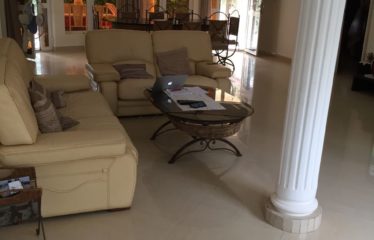 SALY : Villa à vendre 5 chambres dans quartier résidentiel avec piscine