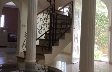 SALY : Villa à vendre 5 chambres dans quartier résidentiel avec piscine