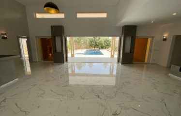 NGUERIGNE : Villa de standing , 3 chambres, 1 studio et piscine