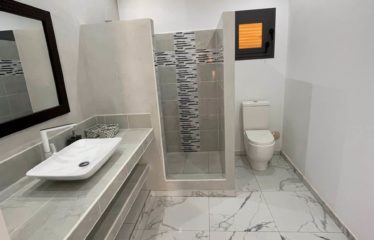 NGUERIGNE : Villa de standing , 3 chambres, 1 studio et piscine