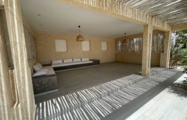 NGUERIGNE : Villa de standing , 3 chambres, 1 studio et piscine