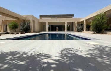 NGUERIGNE : Villa de standing , 3 chambres, 1 studio et piscine