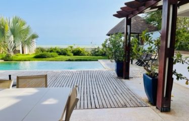 NGAPAROU : Villa contemporaine à vendre pieds dans l’eau