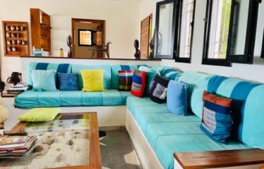 NGAPAROU : Villa contemporaine à vendre pieds dans l’eau