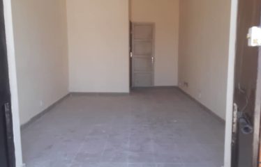 DAKAR SICAP KARACK : Magasin à louer en bordure de route