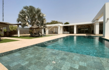 NGAPAROU : Propriété haut de gamme à vendre sur 2143m2 de terrain 6 chambres