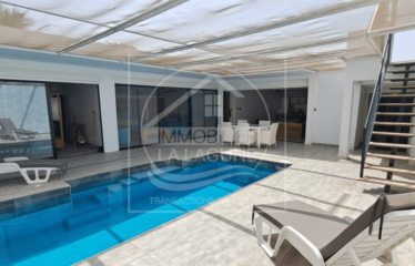 SOMONE : Villa-Appartement à vendre à 30 mètres de La Lagune