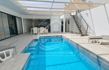 SOMONE : Villa-Appartement à vendre à 30 mètres de La Lagune