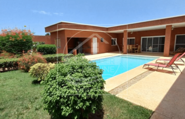 NGAPAROU : Villa récente à vendre derrière Saly Center