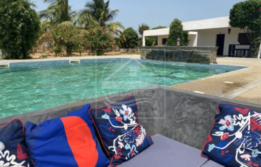 NGUERIGNE : Villa à vendre avec bungalows indépendants