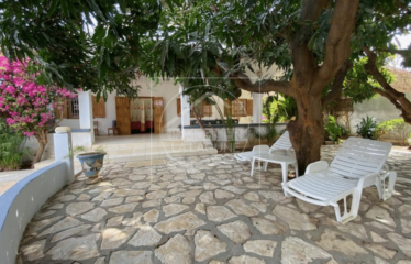 SOMONE : Villa en R+1 à vendre à 250m de la mer 5 chambres