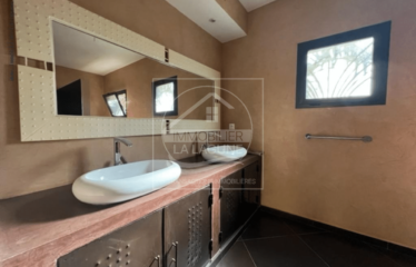 NGAPAROU : Villa haut standing à vendre sur 1550m2 de terrain 4 chambres