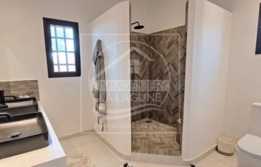 NGUERIGNE : Villa neuve à vendre haut de gamme 3 chambres sur 2400m2