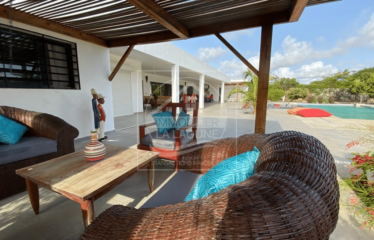 NGUERIGNE : Villa à vendre avec bungalows indépendants