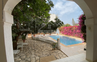 SOMONE : Villa en R+1 à vendre à 250m de la mer 5 chambres