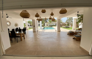 NGAPAROU : Propriété haut de gamme à vendre sur 2143m2 de terrain 6 chambres