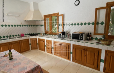 SOMONE : Villa en R+1 à vendre à 250m de la mer 5 chambres