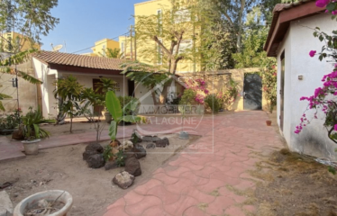 NGAPAROU : Villa à rénover à vendre en 1ere ligne mer, 24 mètres de façade mer