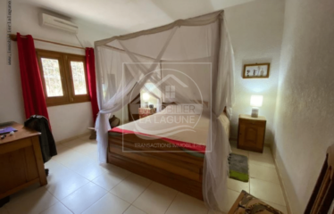 SOMONE : Villa en R+1 à vendre à 250m de la mer 5 chambres