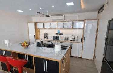 SOMONE : Villa-Appartement à vendre à 30 mètres de La Lagune