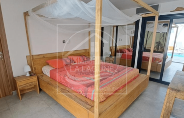 SOMONE : Villa-Appartement à vendre à 30 mètres de La Lagune