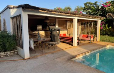 NGUERIGNE : Villa 4 chambres à vendre en R+1 avec piscine