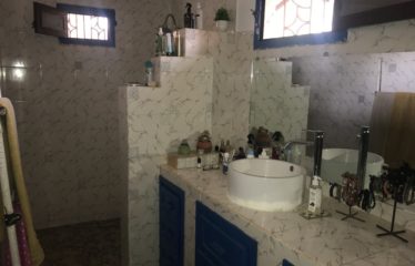 POPENGUINE : Grande villa à vendre de 3 pièces sur 1200 m2 de terrain