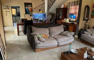 NGUERIGNE : Villa 4 chambres à vendre en R+1 avec piscine