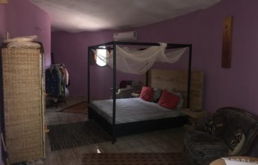 POPENGUINE : Grande villa à vendre de 3 pièces sur 1200 m2 de terrain