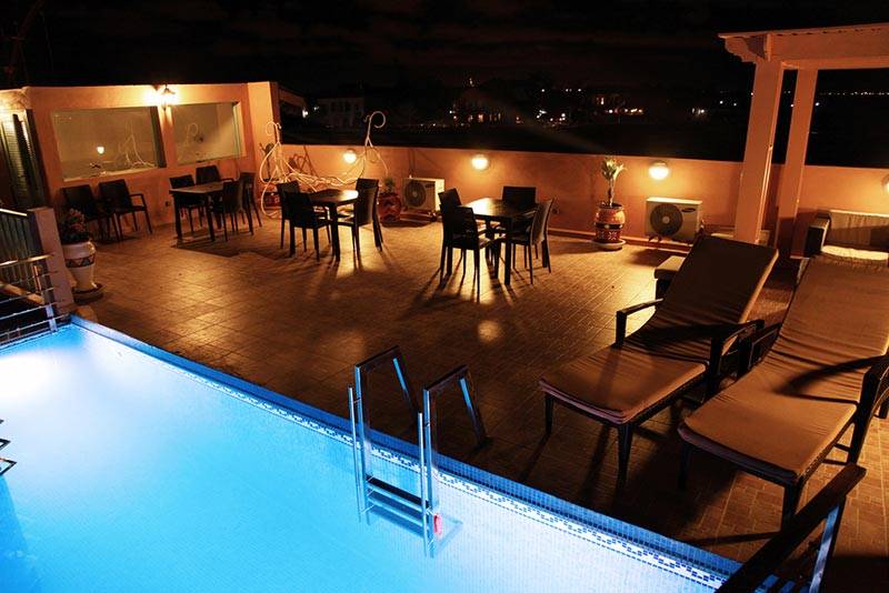 hôtel madou sur l'île de Gorée avec terrasse et pisicine