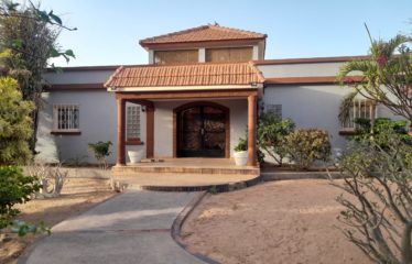 NGUERIGNE : Exceptionnelle propriété composée de 3 villas à vendre