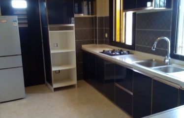 NGAPAROU : Bâtisse originale de 6 chambres à vendre