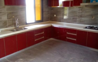 NGAPAROU : Bâtisse originale de 6 chambres à vendre