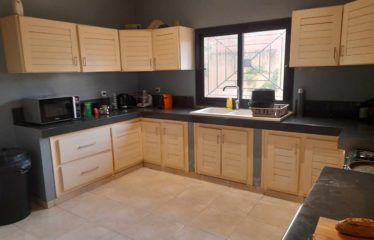 NGUERIGNE : Villa 4 chambres à vendre en R+1 avec piscine