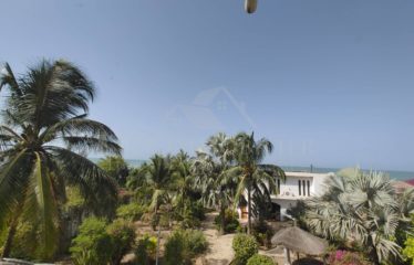 SALY : Grande villa pieds dans l’eau à vendre