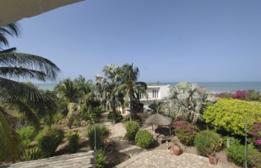 SALY : Grande villa pieds dans l’eau à vendre