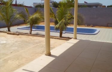 NGAPAROU : Bâtisse originale de 6 chambres à vendre