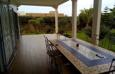 MALICOUNDA : Villa contemporaine 3 chambres avec son jardin luxuriant à vendre