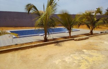 NGAPAROU : Bâtisse originale de 6 chambres à vendre