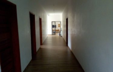 MALICOUNDA : Villa contemporaine 3 chambres avec son jardin luxuriant à vendre