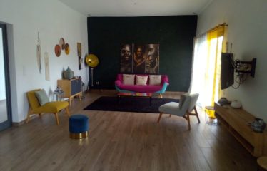 MALICOUNDA : Villa contemporaine 3 chambres avec son jardin luxuriant à vendre